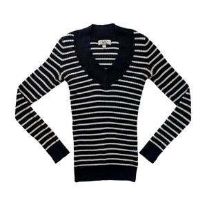 Fitted striped v-neck emo lei sweater.